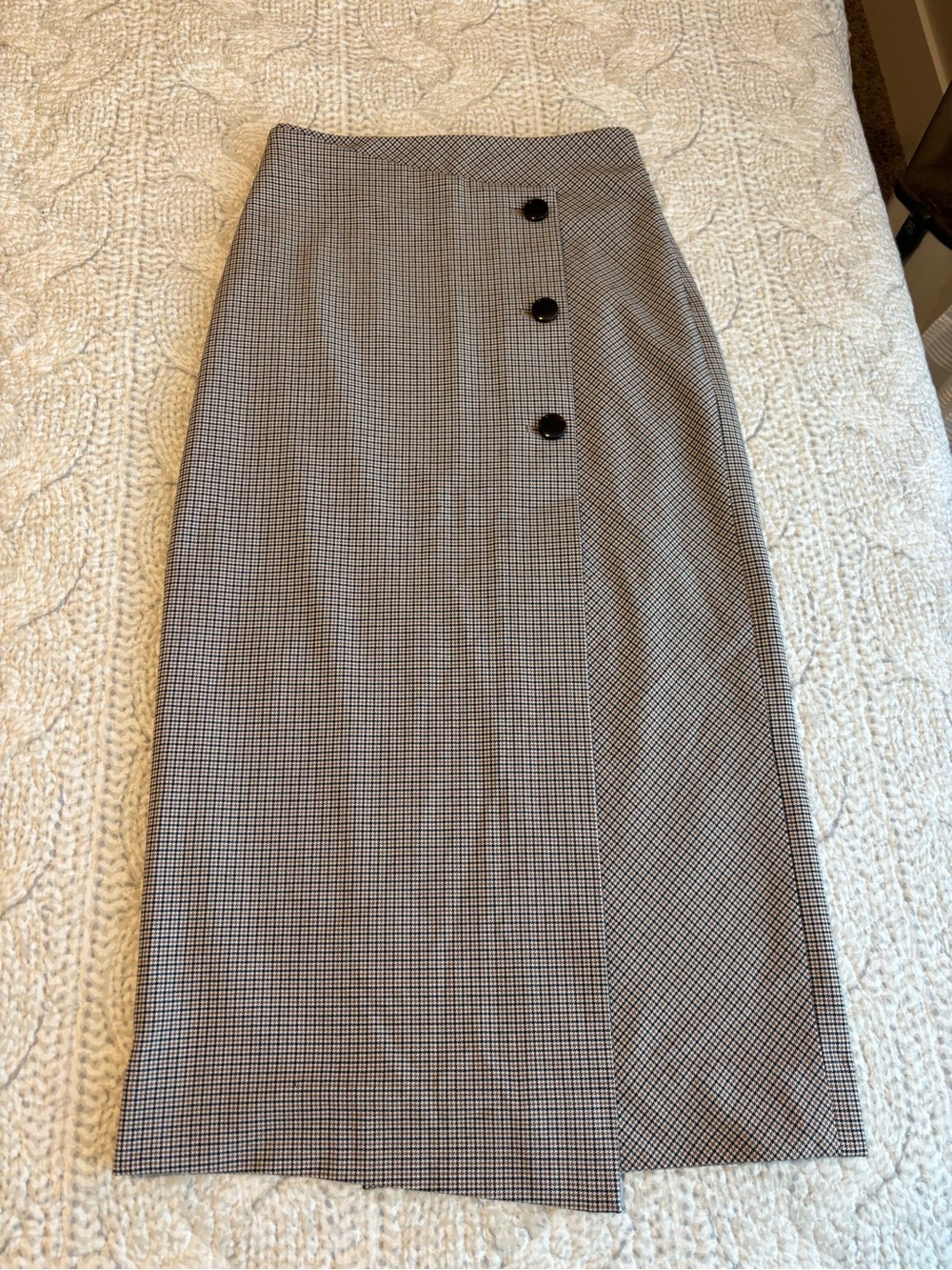 Aritzia Babaton Black and White Houndstooth Midi Pencil Skirt with Side Buttons